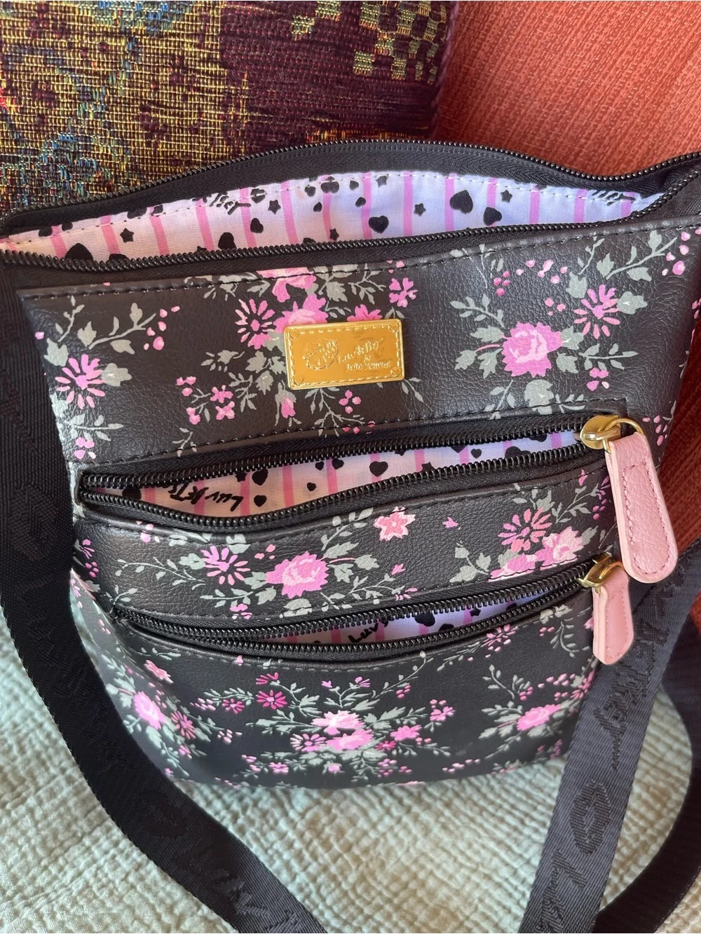 Betsey Johnson Black Pink Floral Crossbody Bag – Like New
